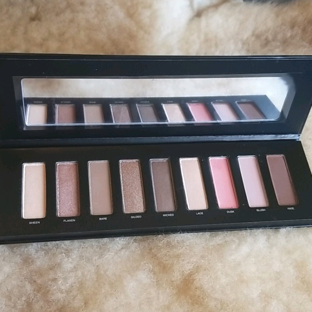 Studio Makeup Ease to Wear Eyeshadow Palette